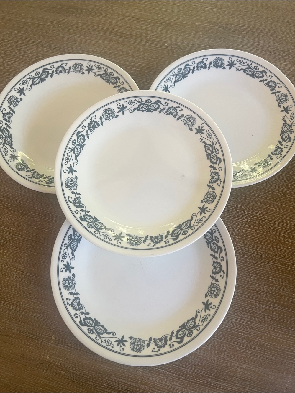 Set of 4 Corelle Old Towne Blue or Blue Onion salad or dessert plates.
